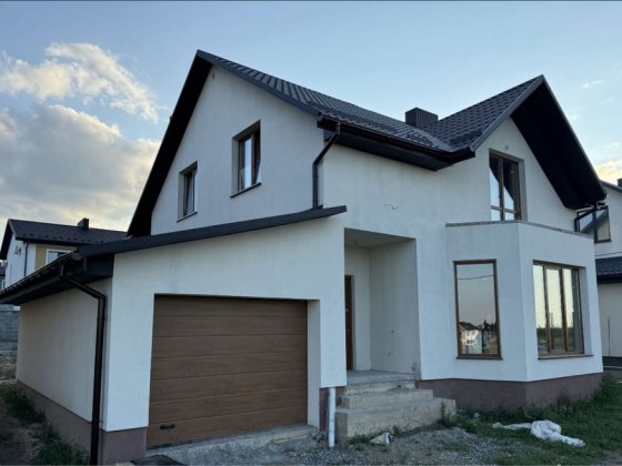 Будинок ( Райський Сад )  біля АТБ. В НАЯВНОСТІ. Ключі в АН. Рівне