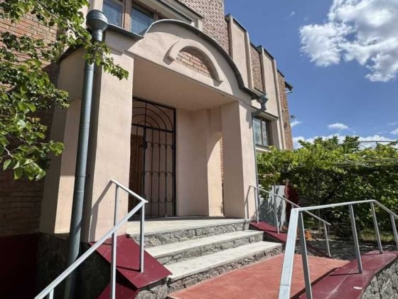 Будинок, двоповерховий, 300м2, зем.ділянка 10 соток Полтава