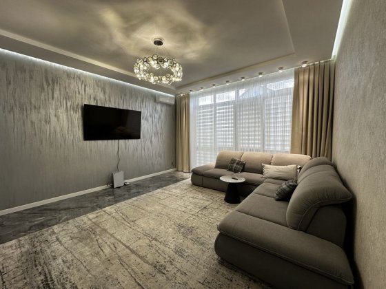 Продаж 4 кімнатного ТАУНУ з  ЯКІСНИМ ремонтом, 8хв до ТЦ Депоту Черновцы