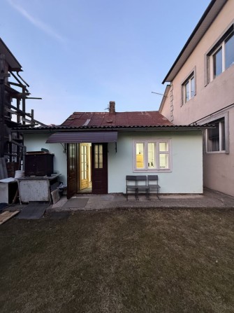 Продається будинок з ділянкою, неподалік центру - фото 1