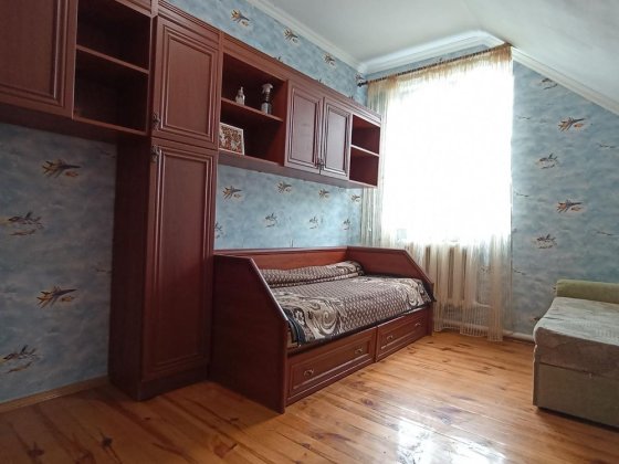 Будинок. Обарів. Центральна вулиця Рівне