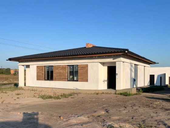 Котедж р-н Льонокомбінату . 3 спальні та кухня-вітальня Рівне