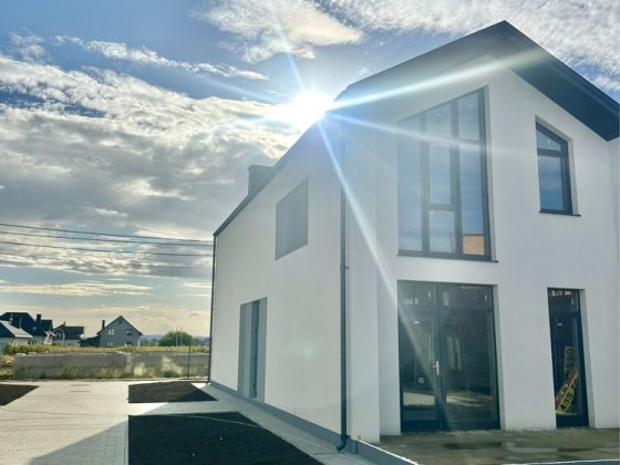 Продаж сучасного великого будинку Черновцы