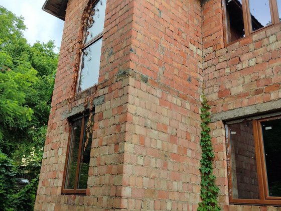 Продається цегляний 2 поверховий будинок Чернівці