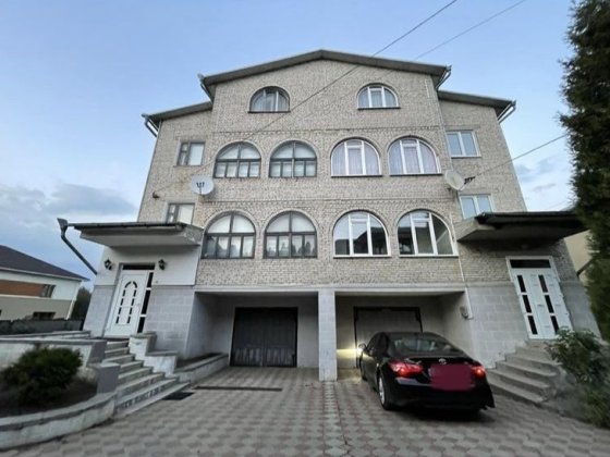 Продам просторий будинок у Чернівцях-комфорт, затишок і вигода Черновцы