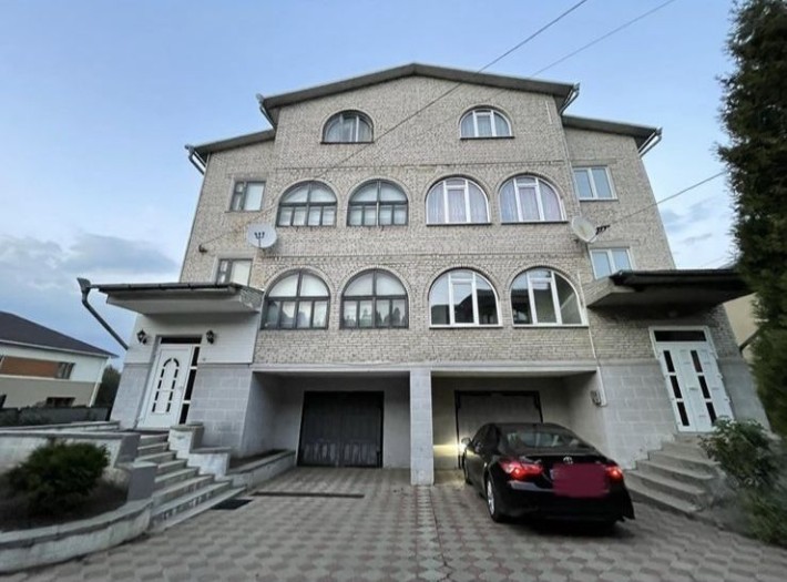 Продам просторий будинок у Чернівцях-комфорт, затишок і вигода - фото 1