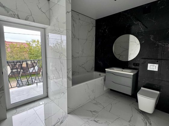 Продам котедж з ремонтом. Щасливе Ровно