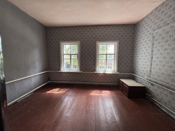 Пів будинку з окремим двором біля центру,є  заїзд для авто Чернигов