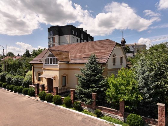 Продам будинок 320м2 на 10 сотках у центрі міста, Пивзавод, з ремонтом Ровно