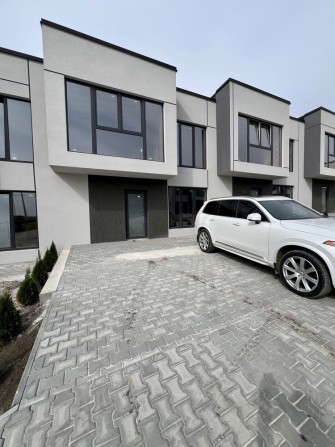 Сучасний таунхаус у закритому комплексі - фото 1