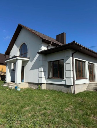 Просторий будинок з великою ділянкою біля міста! - фото 1