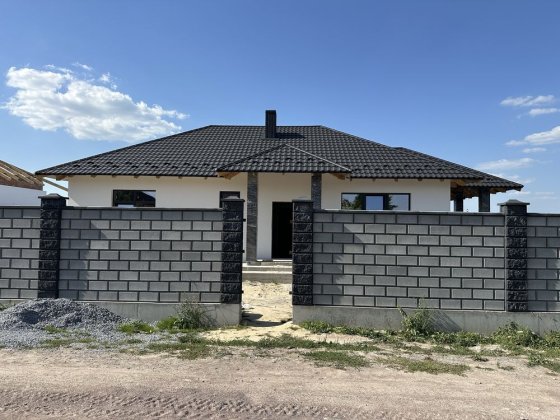 Новий цегляний, одноповерховий будинок біля Луцького кільця Рівне
