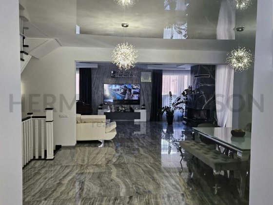 Продаж будинку 340 м.кв / 9 соток / Ужгород, р-н Червениця Ужгород