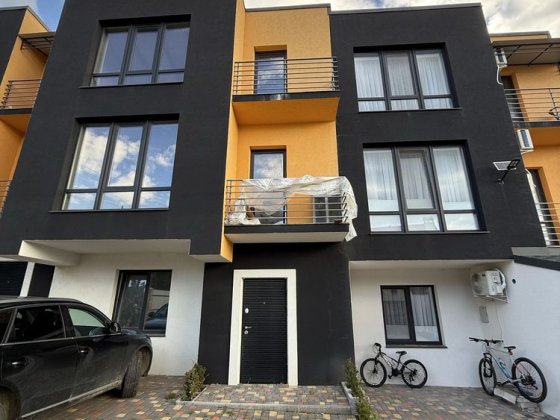 Продається зданий Таунхаус Рощя з усіма комунікаціями Чернівці