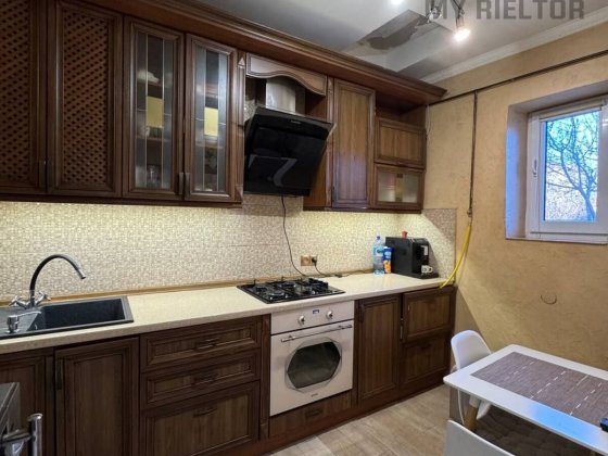 Продаж будинку по вул. Джамбула! Ужгород