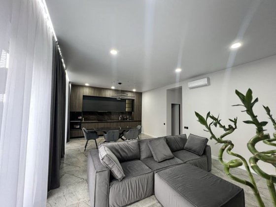 Дім Осокорки , будинок біля озера Святище Киев