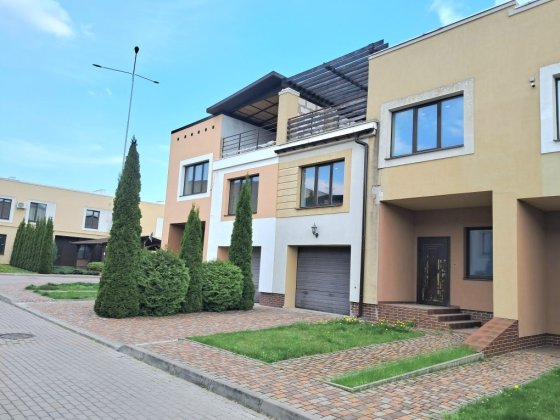 ЗНИЖЕННЯ ЦІНИ!Продам котедж з гаражем та внутрішніми роботами! Рівне