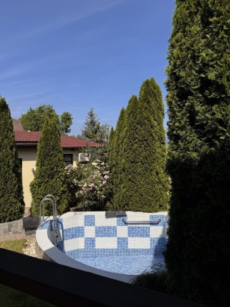 Власний будинок з басейном - фото 1
