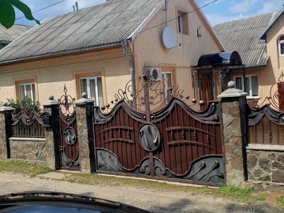 Будинок житл. 2шт. Чернівці.Центр Садгори. 150м школа,дитсад. Власник Черновцы