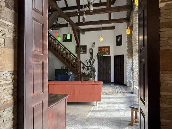 Продаж будинку в стилі середньовіччя Чернівці