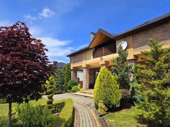 Будинок з басейном,  сауною, 15 соток землі Черновцы