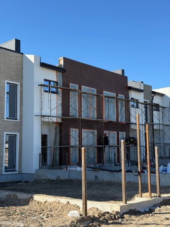 Продаж котеджу 105м2, ділянкою 2,2 сотих, МІСЬКИМИ комунікаціями! - фото 1