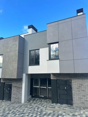 Таунхаус в стилі хай-тек, єоселя - фото 1