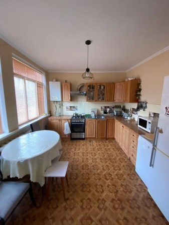 Просторий будинок біля річки - фото 1