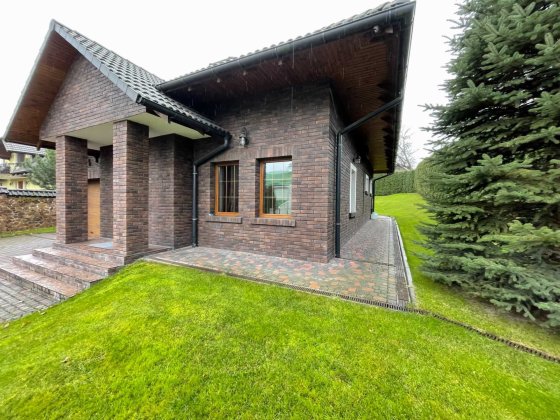 Продам гарний будинок з ремонтом Рівне