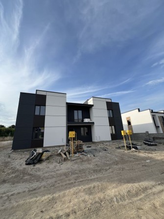 Продаж котеджа з міськими комунікаціями біля Екватору - фото 1