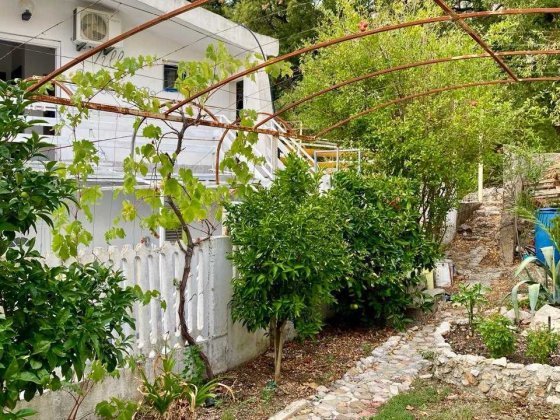 Двоповерховий будинок в Чорногорії Київ