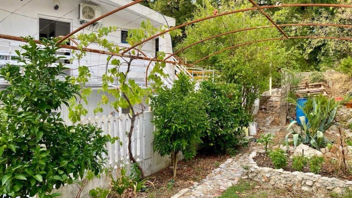 Двоповерховий будинок в Чорногорії - фото 1