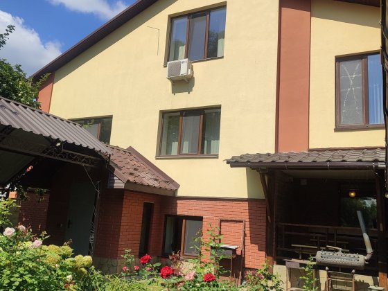 Продам приватний будинок в мальовничому місці нашого міста. Чернигов