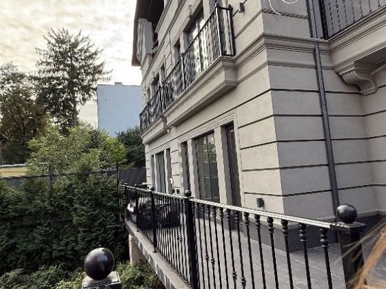 Продаж Будинку-Дуплекса в центрі  міста 5хв. до Кобилянської Черновцы