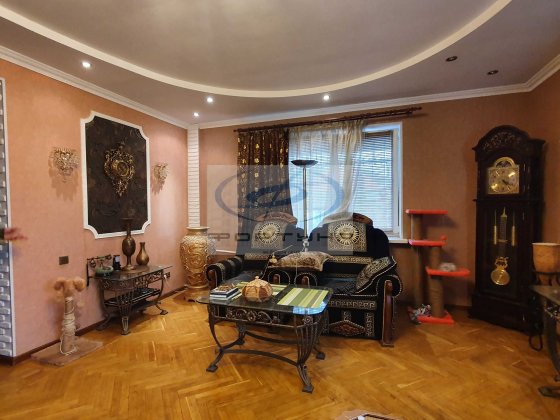 Шикарний двоповерховий будинок у гарному місці Черкаси