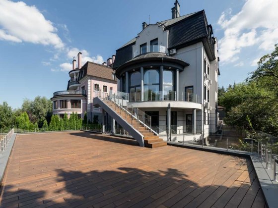 Домоволодіння на Мічуріна, Печерськ Киев