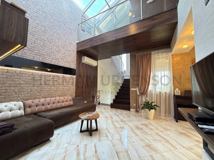 Продаж будинку 336 м.кв / 5 соток / Ужгород, р-н Кальварія - фото 1