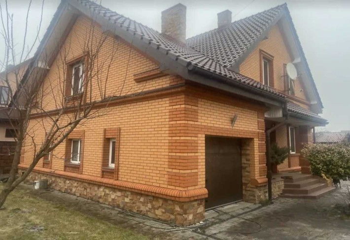 V Продам цегляний 2-поверховий будинок із гаражем - фото 1
