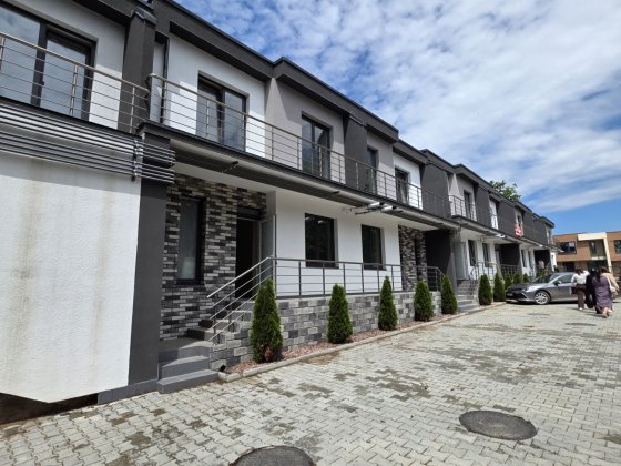 Продається зданий таунхаус на Роші Чернівці