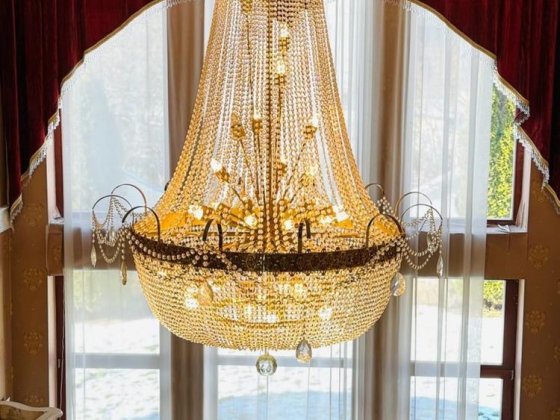 Продається елітний будинок з басейном та охороною у центрі міста Ужгород