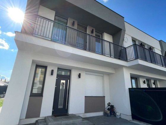 Чудовий таунхаус у м.Ужгород. Підходить під державні програми. Ужгород