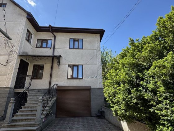 Будинок по вул. Федьковича. ПАРКОВА ЗОНА. Черновцы