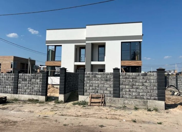 Продаю котедж без ремонту в тихому районі! - фото 1