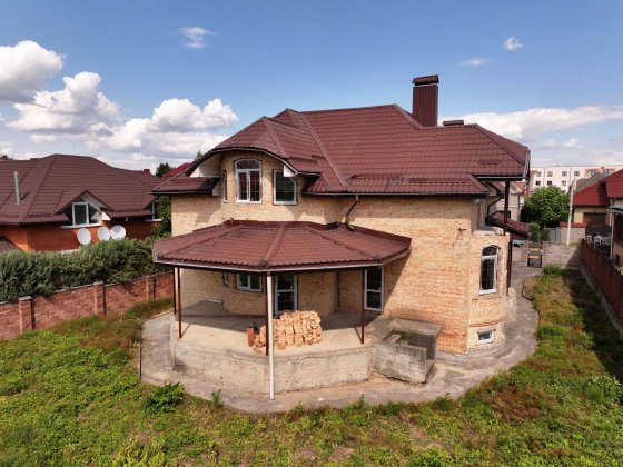 Продам ділянку 10 соток + будинок 400м2 Ровно