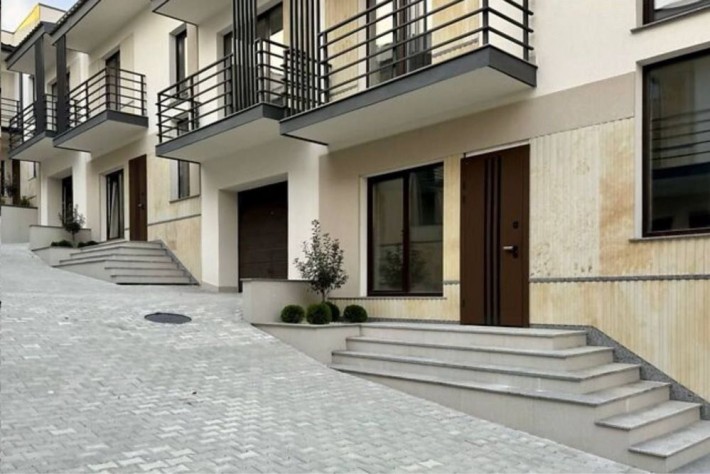 Продається танхаус з ремонтом та меблями - фото 1