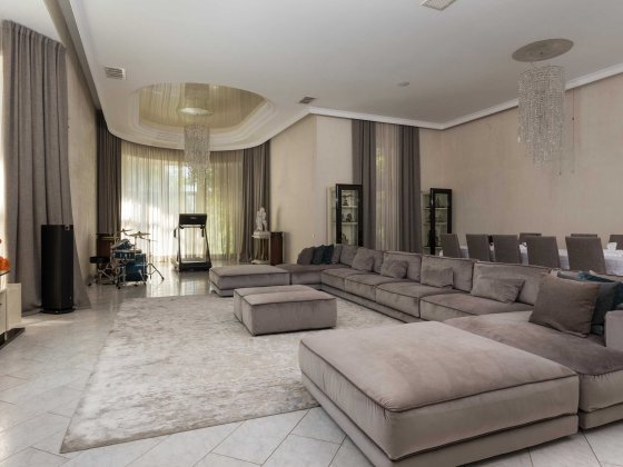 Вилла класса люкс у озера Киев