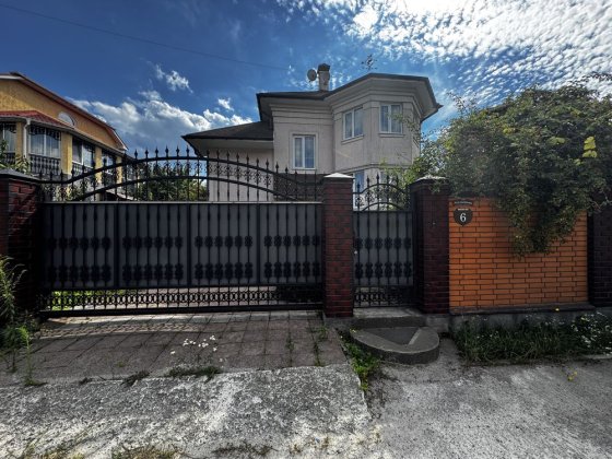 Будинок з ремонтом Киев