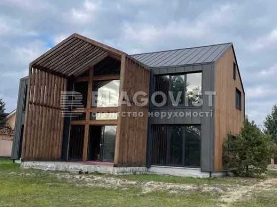 Чапаевка - Дом 250 м кв  16 соток Киев