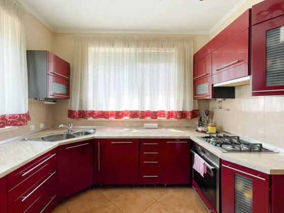 Продаж будинку з ремонтом, меблями, технікою, 5 хв. до Нового р-ну Ужгород