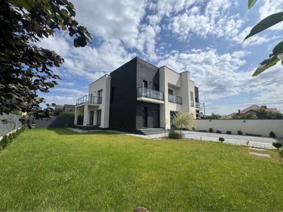 Продаж дизайнерського дуплекса/р-н. Садовий/ будинки/тауни/котеджі Ужгород